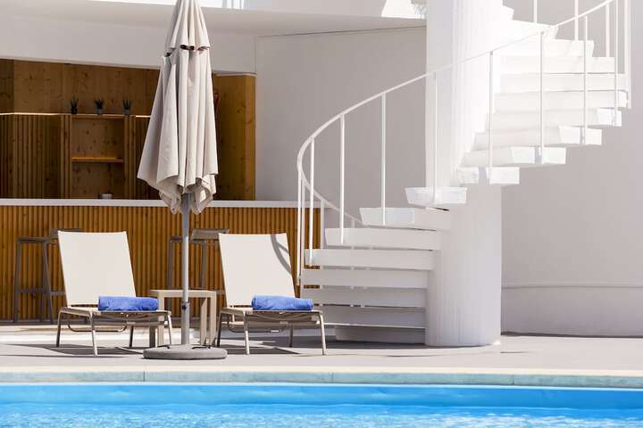 Sundeck 46 of 50