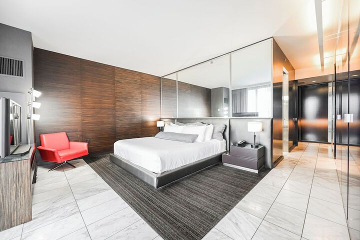 Room 18 of 484