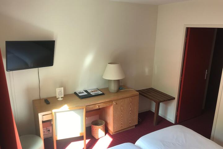 Room 10 of 30