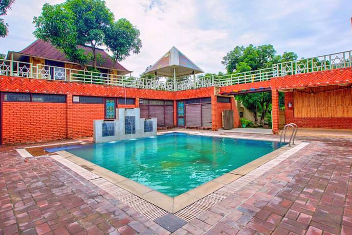 Pool 13 of 19