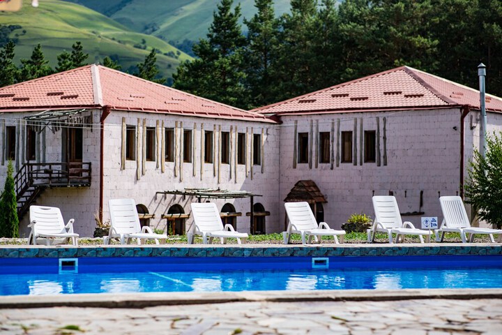 Pool 57 of 103