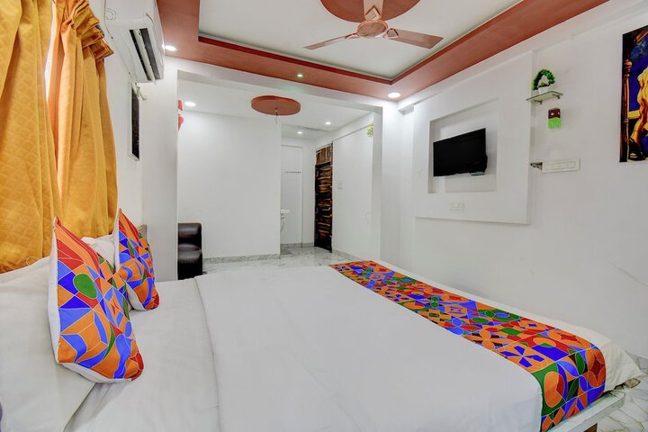 Room 16 of 28