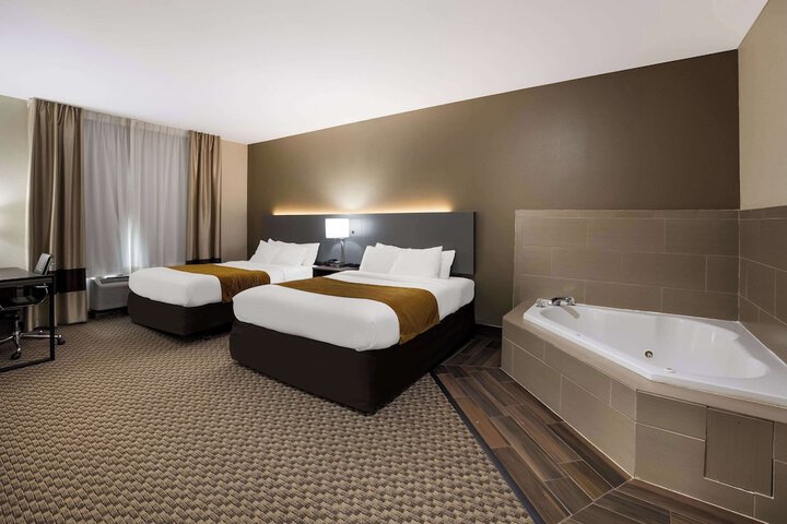 1 King Bed Suite (7 of 17)