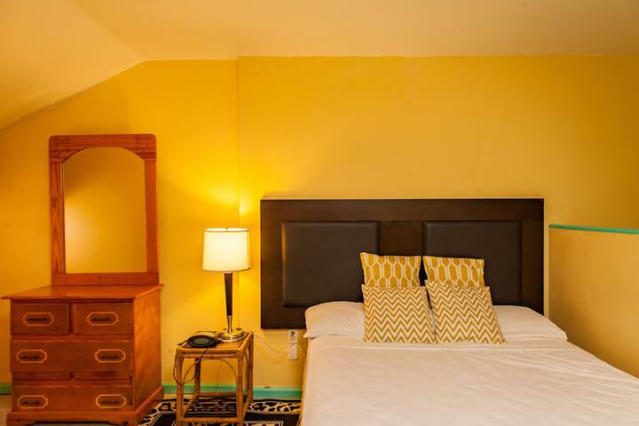 Room 13 of 36