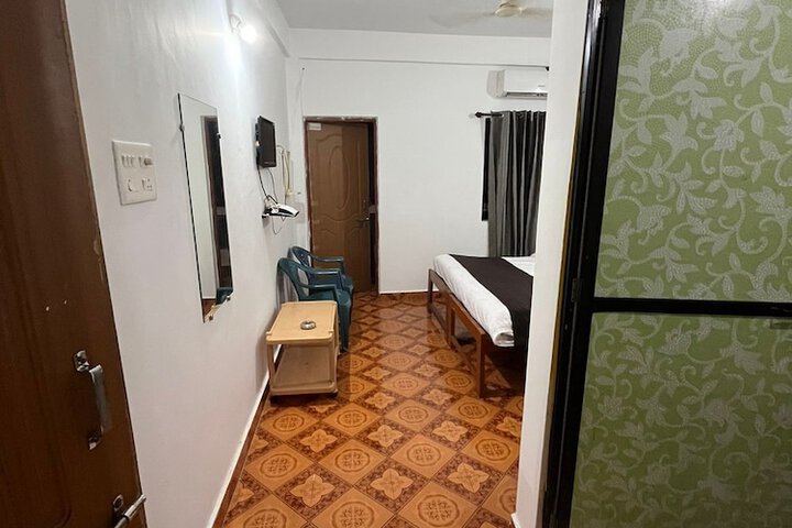 Room 9 of 15