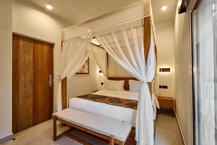 Room 15 of 83