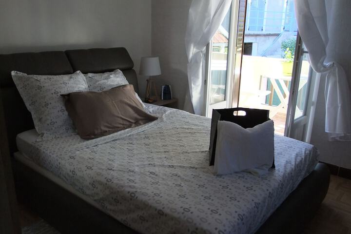 Room 6 of 12