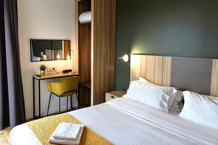 Room 27 of 78