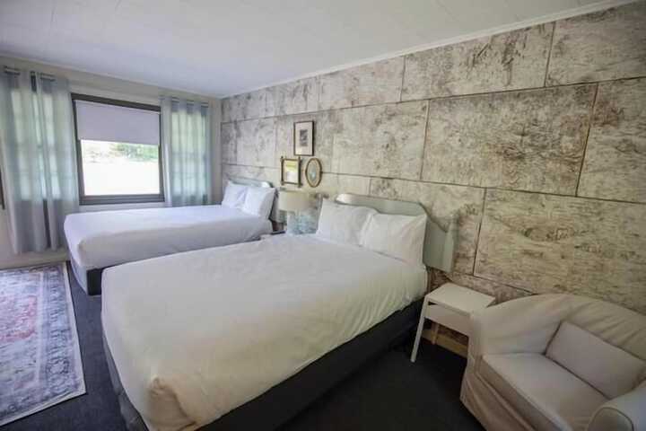 2 Double Beds (3 of 4)