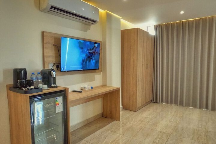 Room 27 of 30