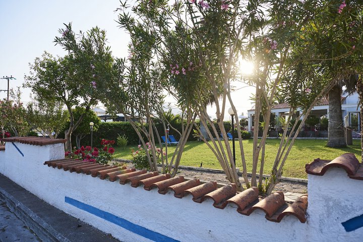 Hotel Exterior 64 of 77