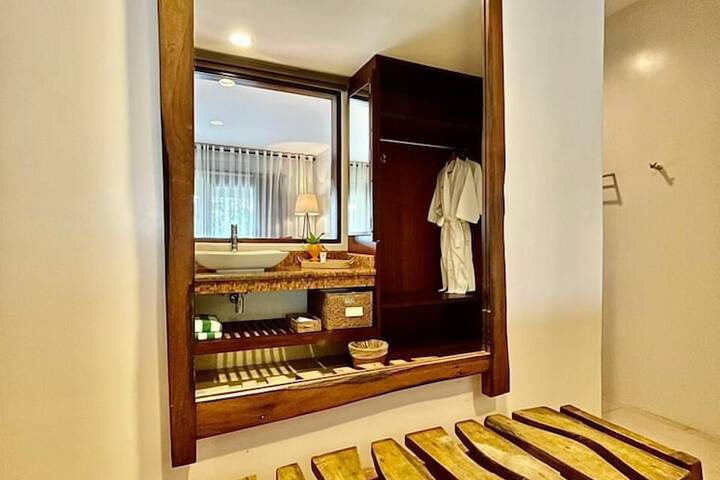 Room 32 of 108