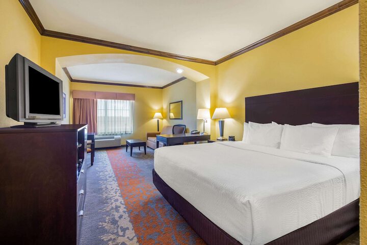 1 King Bed (12 of 26)