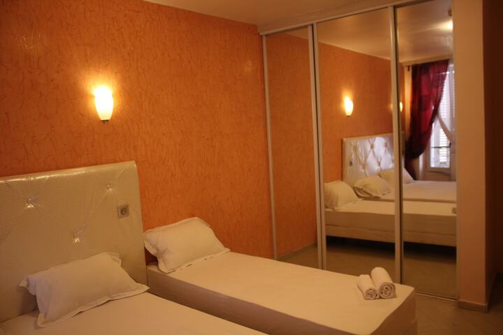 Room 12 of 13