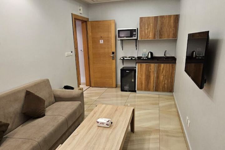 Room 6 of 12