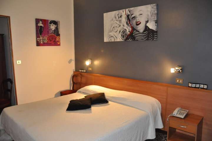 Room 15 of 52