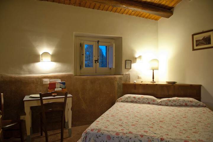 Room 6 of 26