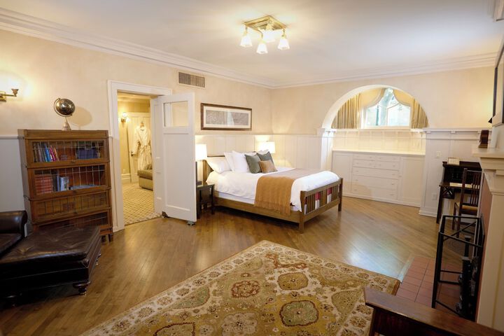 Room 4 of 37