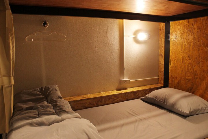 Room 13 of 82