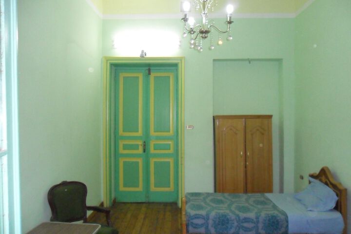Room 4 of 38