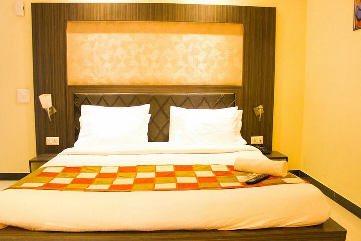 Room 10 of 27
