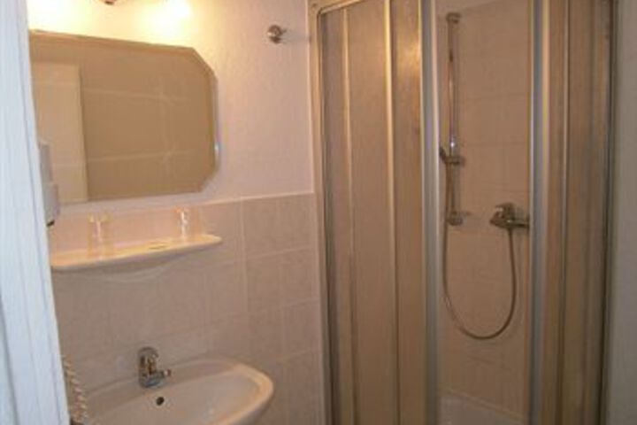 Room 2 of 15