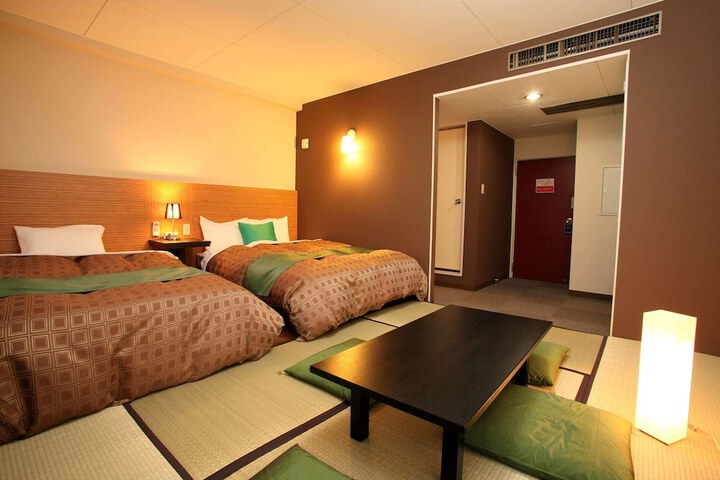 Room 16 of 40