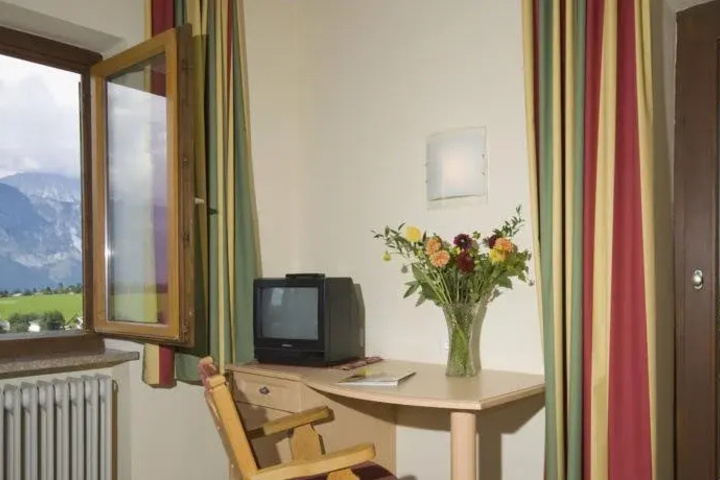Room 3 of 12
