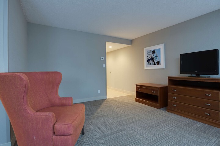 Room 9 of 37