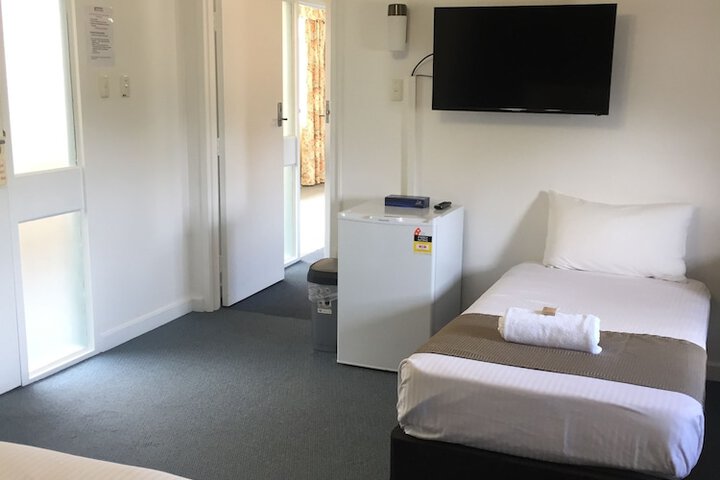 Room 16 of 42