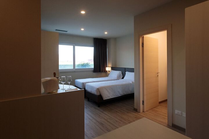 Room 4 of 13