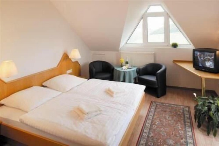 Room 5 of 43