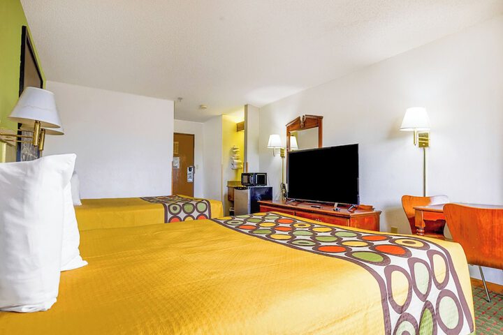 1 Queen Bed (25 of 33)