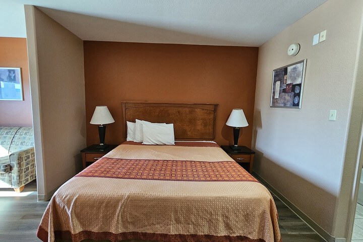 Room 4 of 35