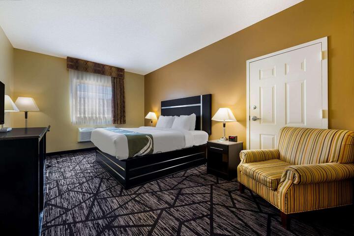 1 King Bed (1 of 5)