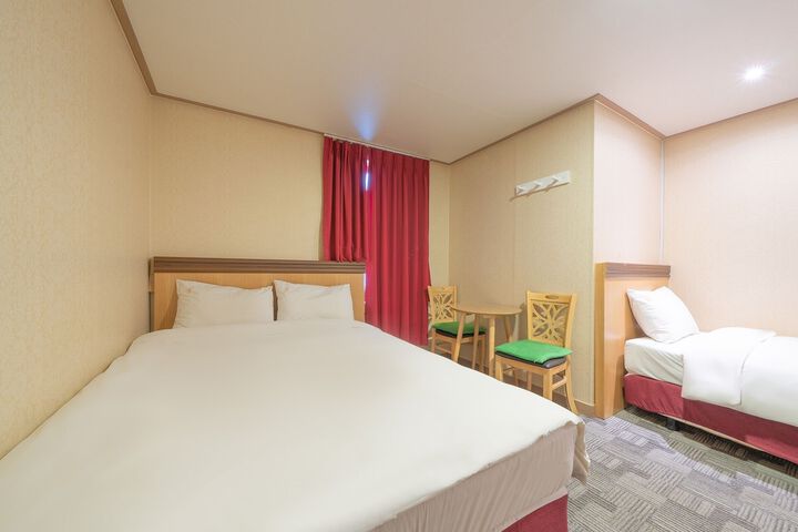 Room 43 of 65