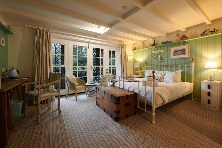 Room 2 of 25