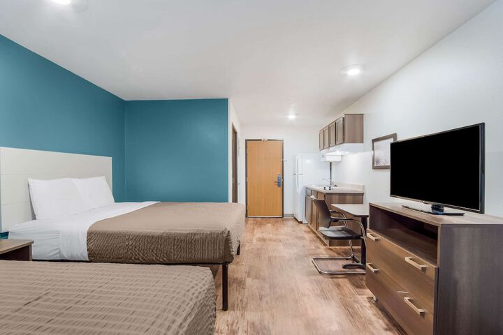 1 Queen Bed (2 of 14)