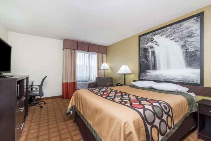 1 Queen Bed (8 of 15)