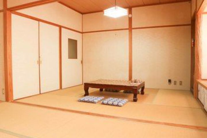 Room 19 of 38