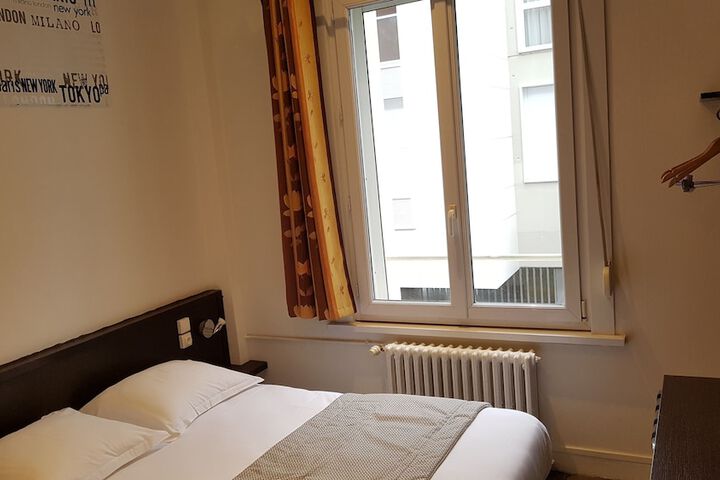 Room 5 of 50