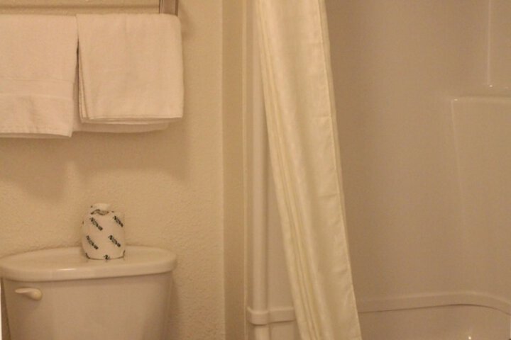 1 King Bed (1 of 7)