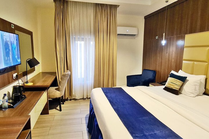 Room 2 of 51