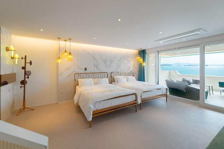 Room 5 of 82