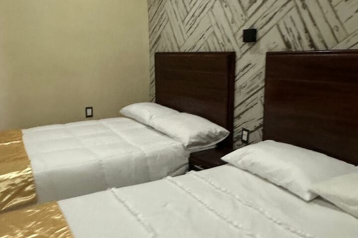 Room 13 of 40