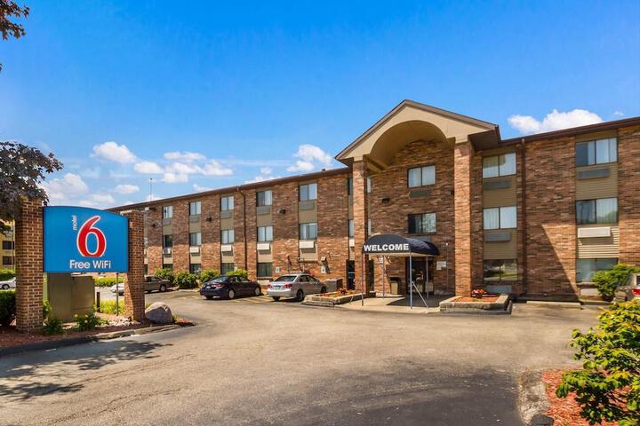Photo of BAYMONT INN AND SUITES GLENDALE / MILWAUKEE N. AREA