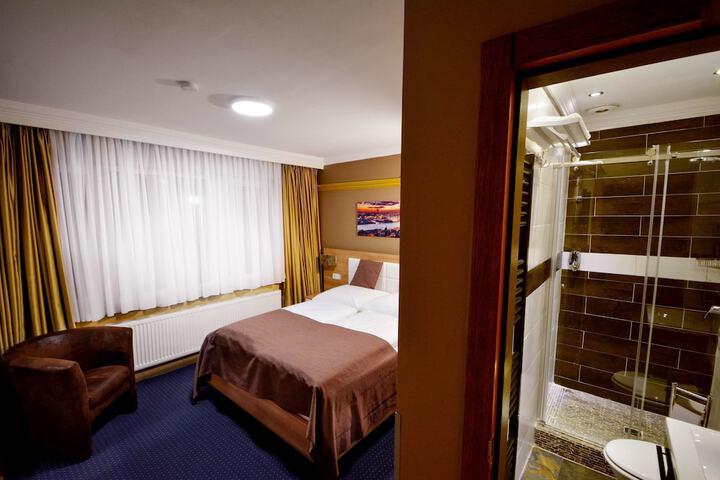 Room 5 of 26