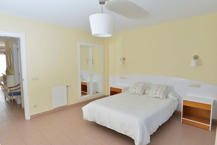 Room 7 of 33