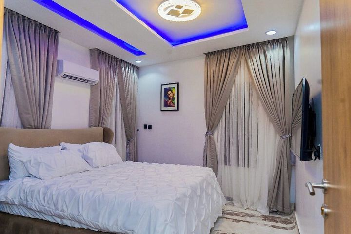 Room 7 of 27