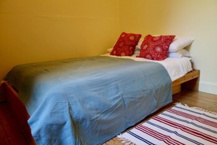Room 32 of 40